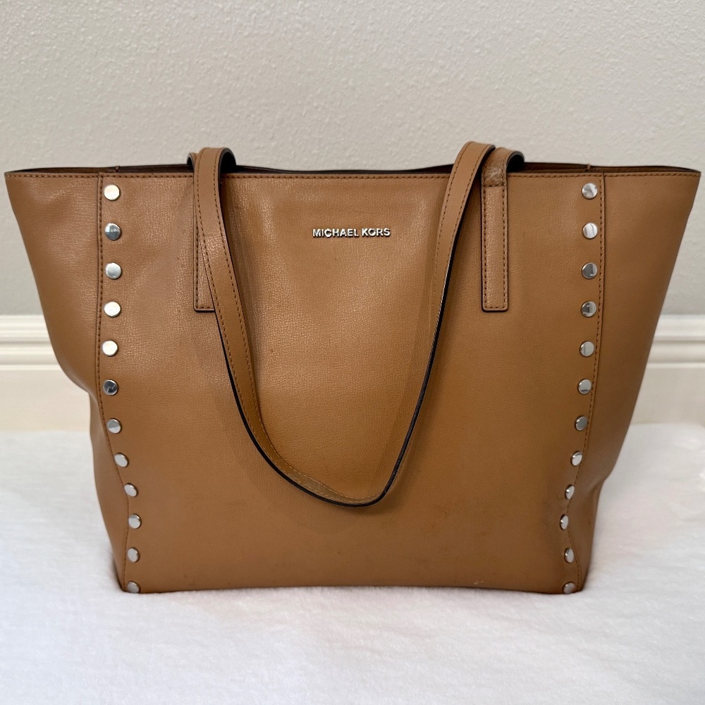 MICHAEL KORS RIVINGTON Large Studded Leather Tote Bag